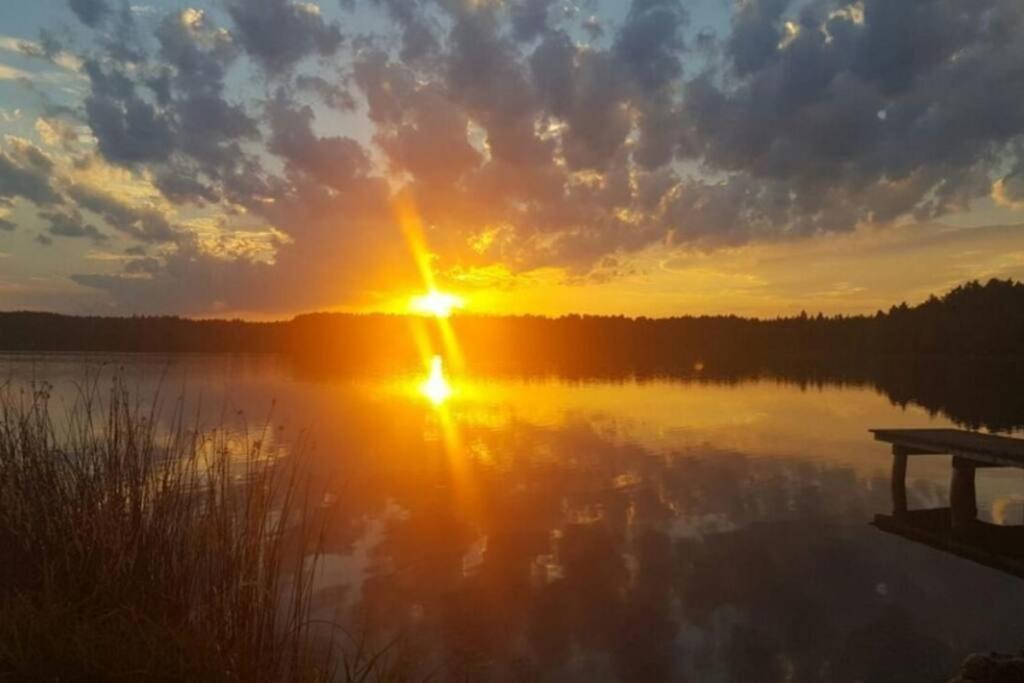 Bungalow Direkt Am See, Mit Eigenem Boot Родінг Екстер'єр фото