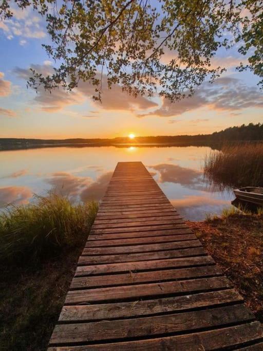 Bungalow Direkt Am See, Mit Eigenem Boot Родінг Екстер'єр фото