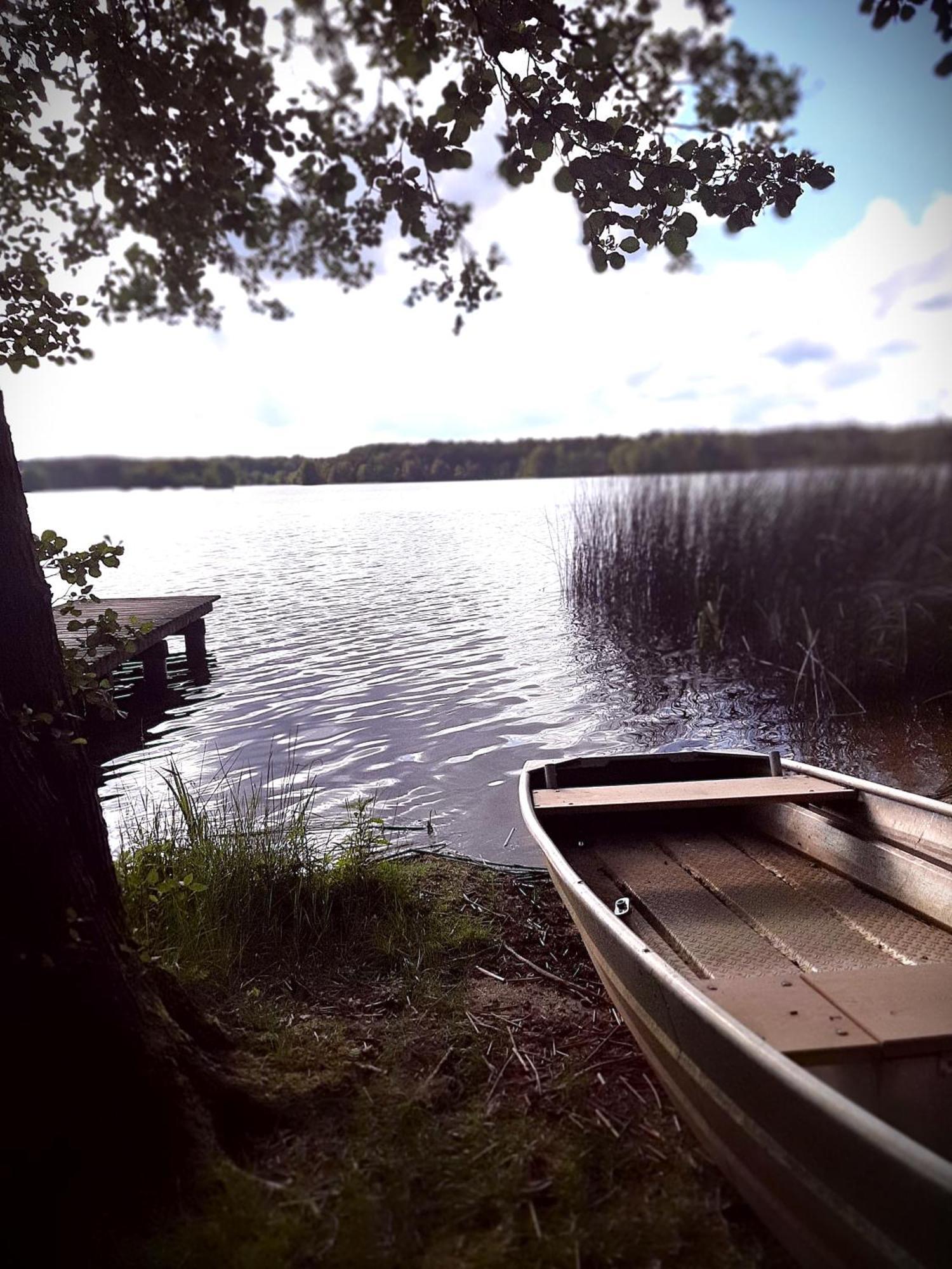 Bungalow Direkt Am See, Mit Eigenem Boot Родінг Екстер'єр фото