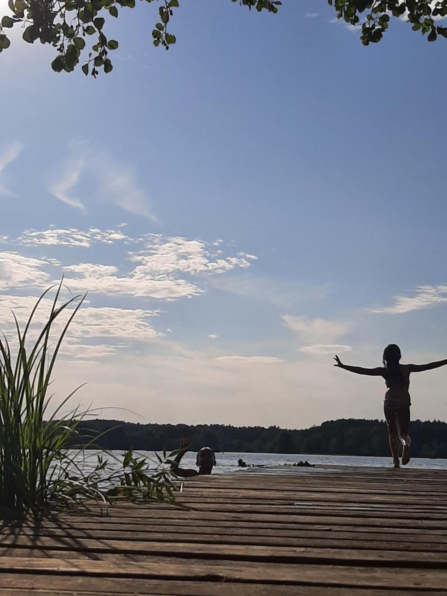 Bungalow Direkt Am See, Mit Eigenem Boot Родінг Екстер'єр фото